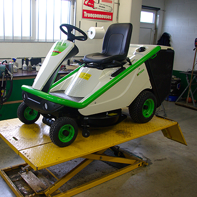 Stéphane Georges - tondeuses tracteurs tronçonneuses débroussailleuses [ Floriffoux - Namur ] 